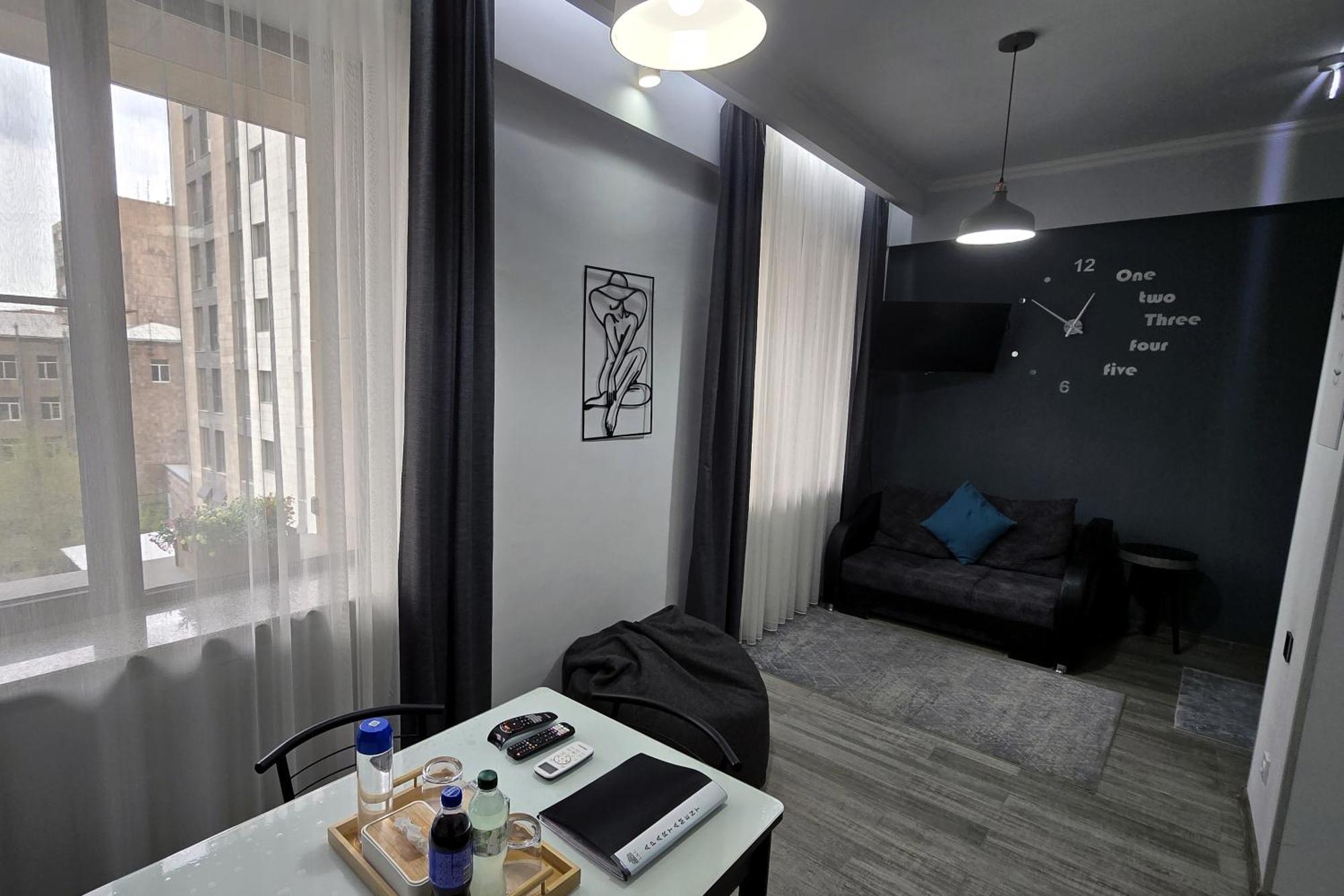 L&L. Apartment Yerevan Ngoại thất bức ảnh